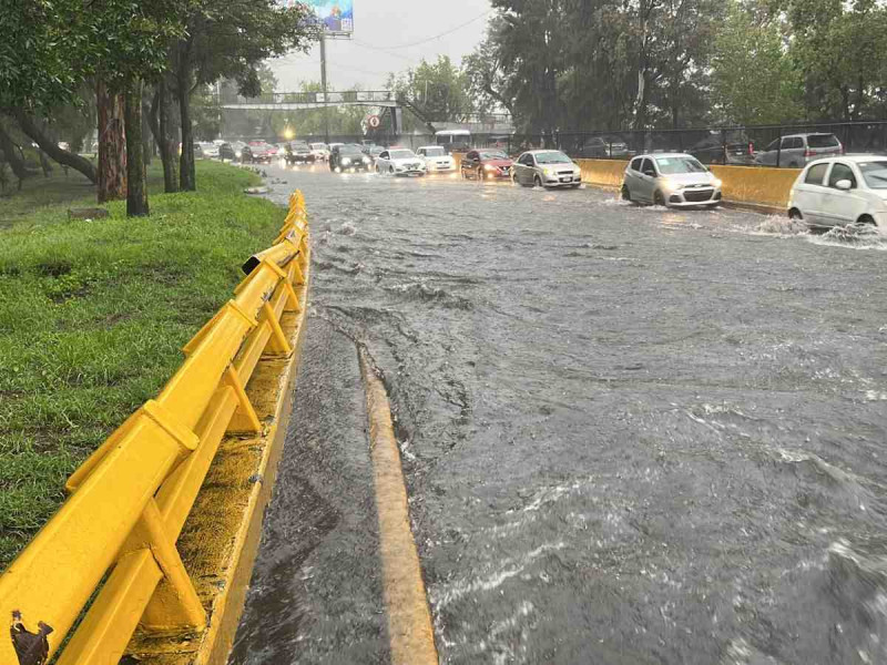 Lluvias y granizo en la CDMX dejan inundado Viaducto y hospital de Tlalpan