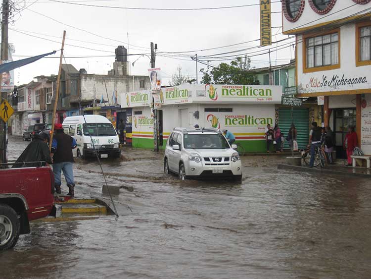 Inundaciones afectan San Juan Tuxco por falta de colector pluvial