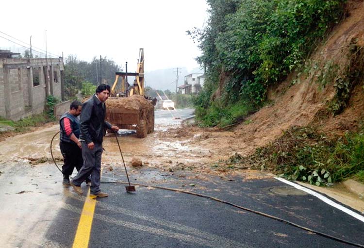 Desalojan familias de Zacapoaxtla y Chignautla por lluvias