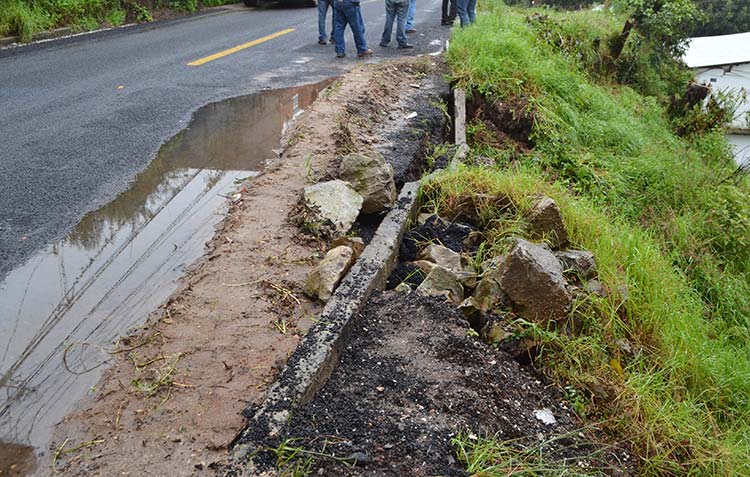 Lluvias muestran desperfectos en carretera Zacapoaxtla-Xochiapulco
