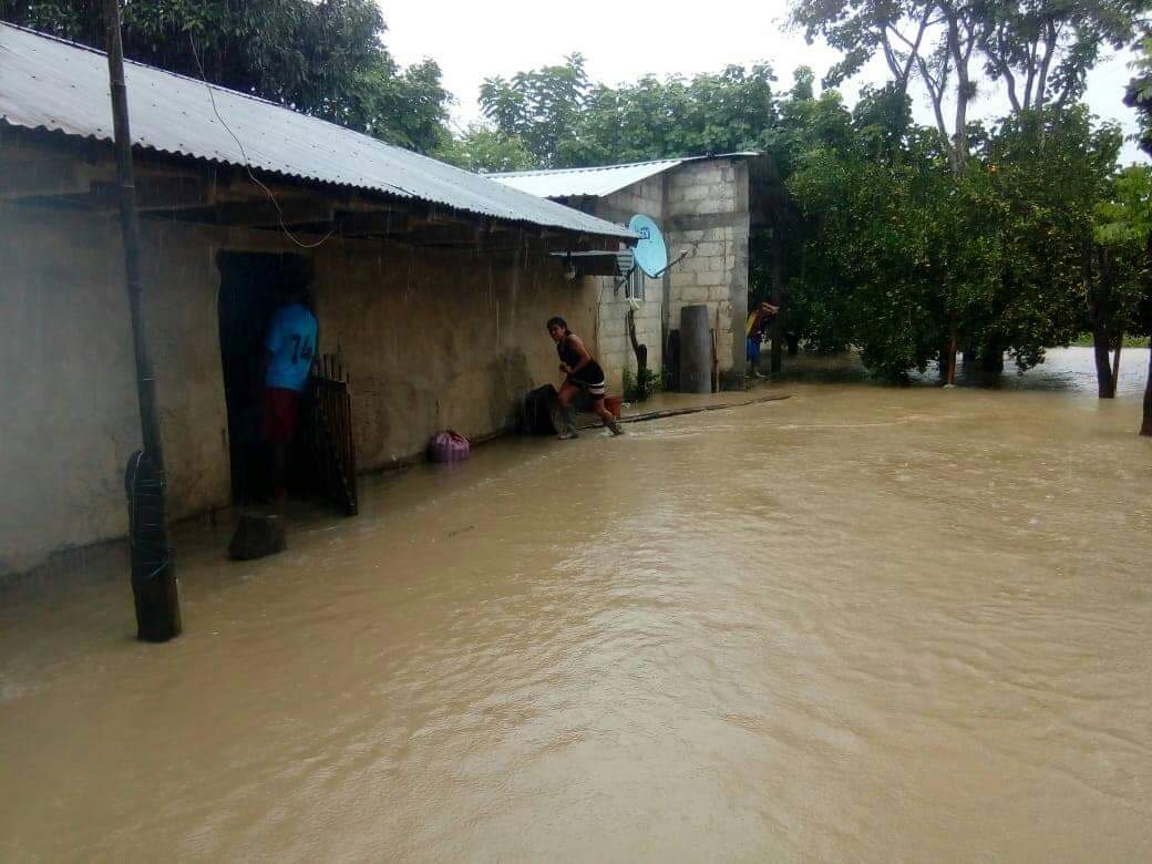 Lluvias inundan tres comunidades de Francisco Z. Mena