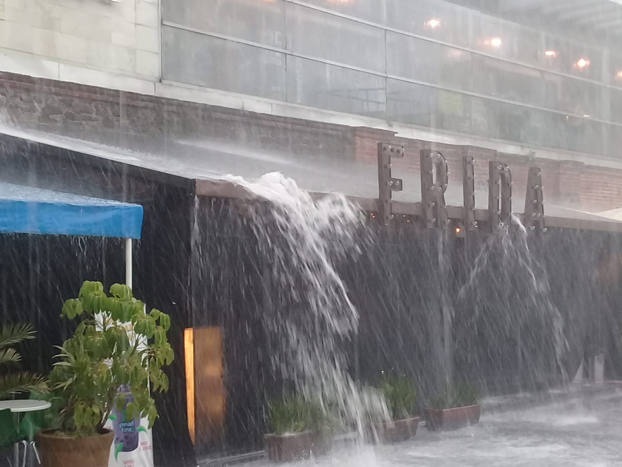 VIDEO Impactante lluvia y granizo inundan San Francisco y 5 de mayo
