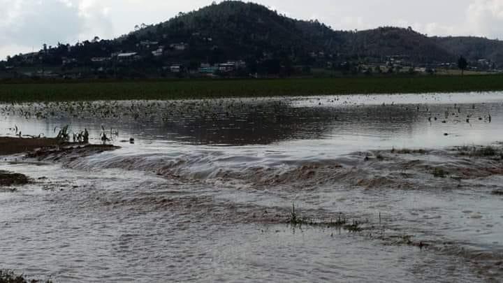 Tras lluvias crecen ríos y se deslava el cerro en el municipio de Zautla