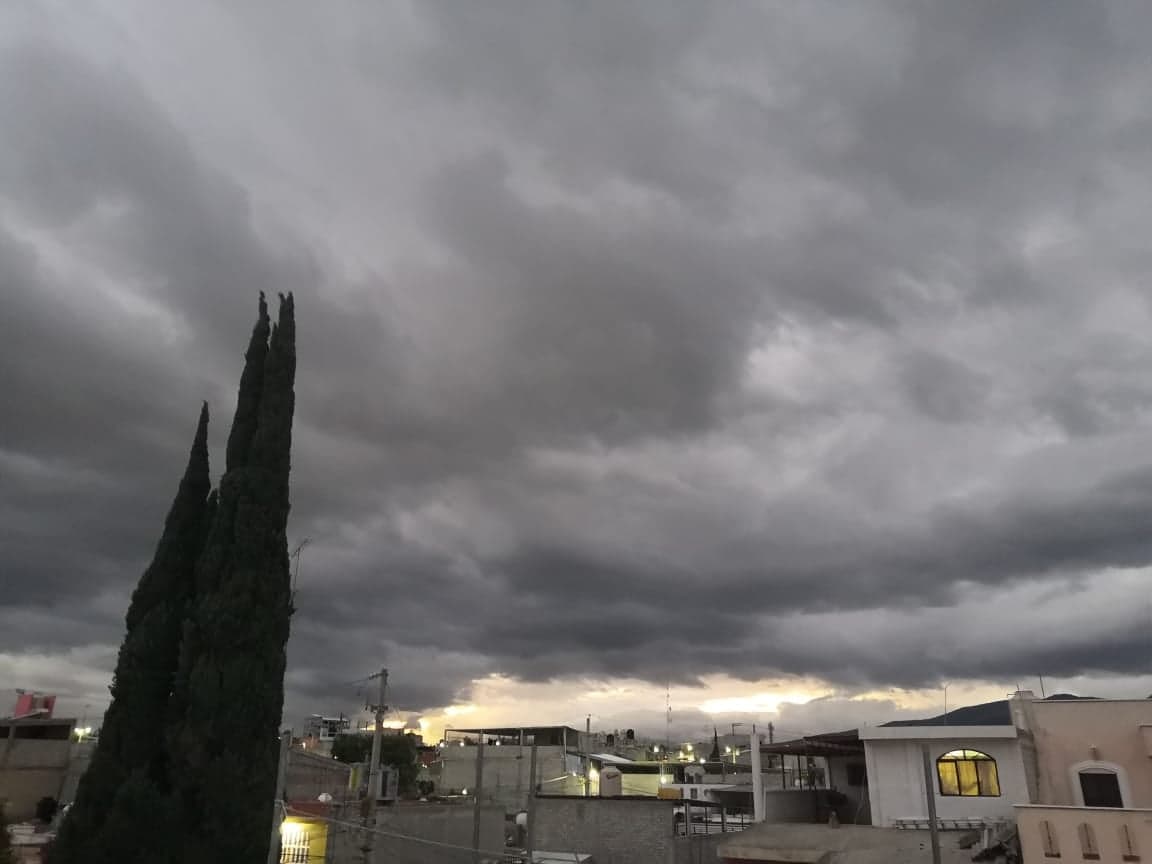 Avicultores se deslindan de avionetas que inhiben la lluvia en Puebla y Oaxaca