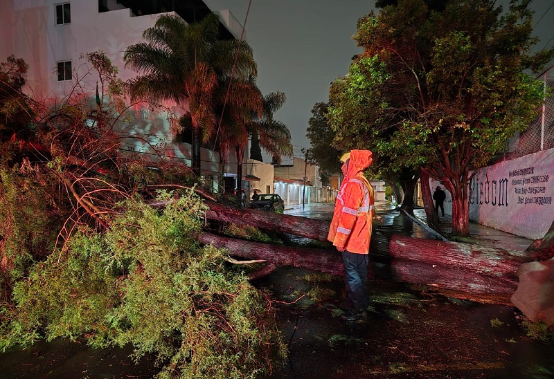 Inundaciones en seis colonias dejaron lluvias en Puebla capital