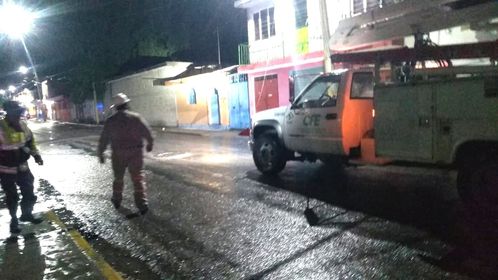 Lluvia en Tehuacán deja calles inundadas, árboles caídos y zonas sin luz