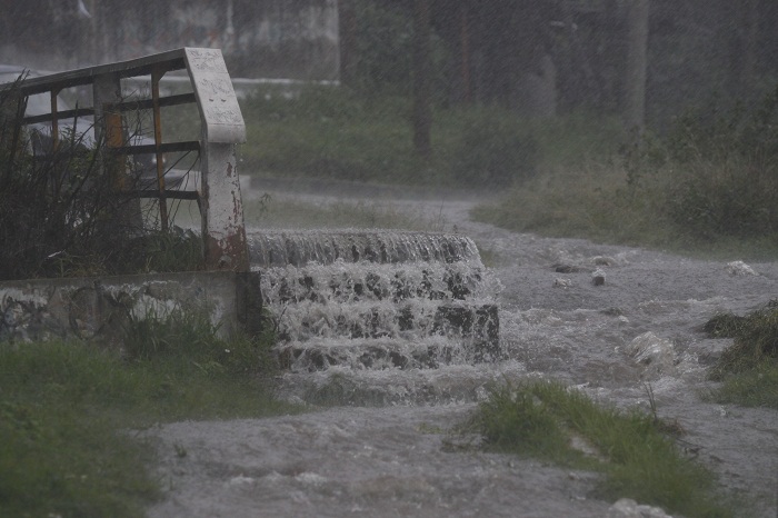 Lluvias torrenciales provocan daños graves en Teotitlán de Flores Magón