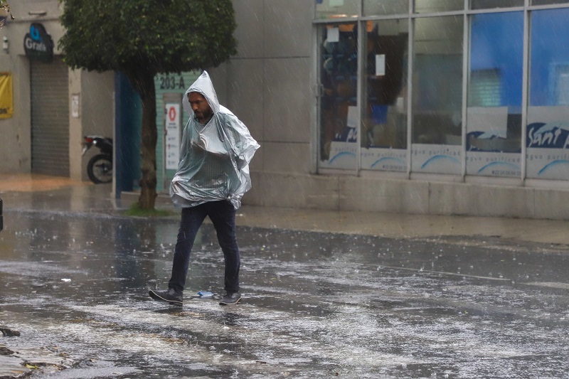 Lluvias fuertes y rachas de viento advierten para Puebla este sábado