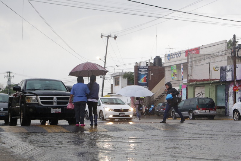 Onda tropical 11 generará fuertes lluvias este domingo en Puebla