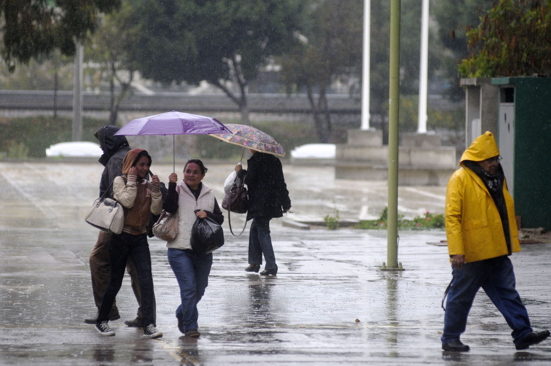 ¡Ahora sí que aguas! Advierten lluvias intensas hoy en Puebla