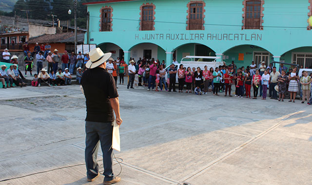 Cierran presidencia auxiliar de Ahuacatlán y exigen destitución de presidente