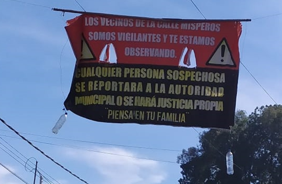 Pobladores cazarán delincuentes en Huauchinango, advierten en lonas