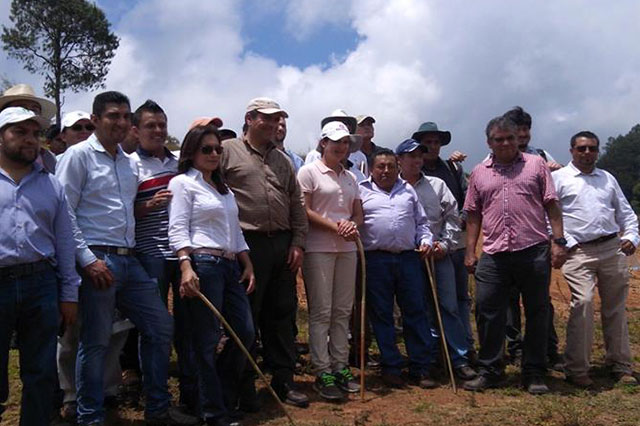 Lorena Ochoa recorre futuro proyecto turístico en Huauchinango 