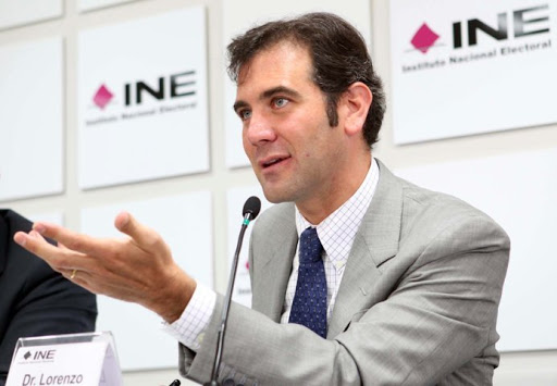 El presidente del INE busca amparo contra baja salarial