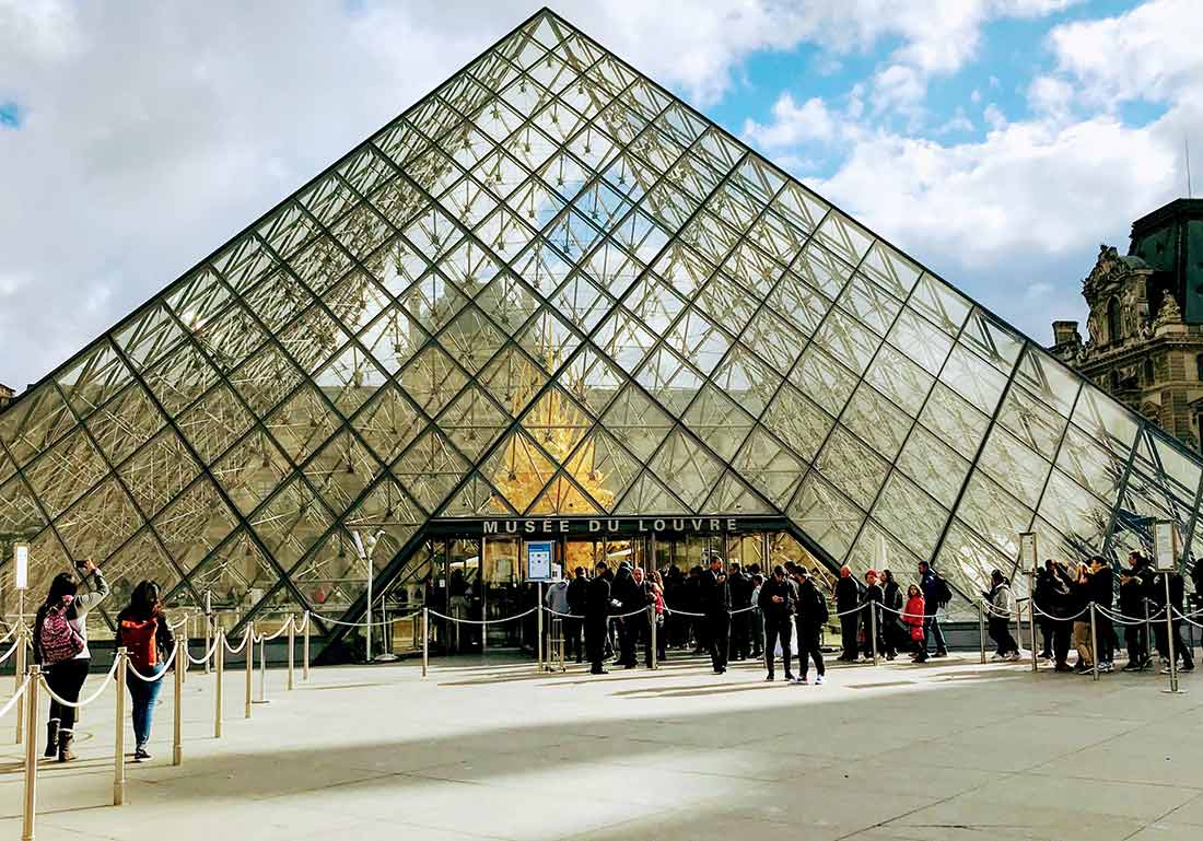 Cierran Museo del Louvre en París; trabajadores participan en protestas