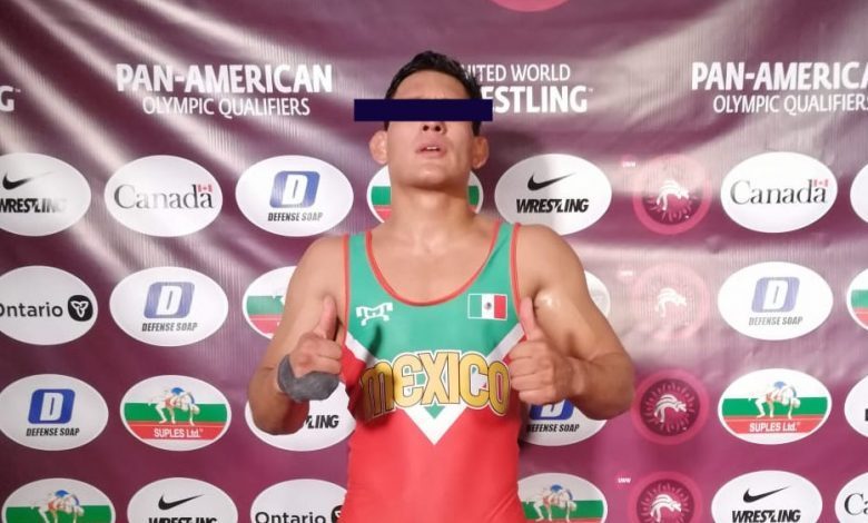 Por golpear a su pareja luchador se queda sin premio del deporte