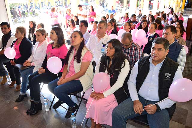 Recuerdan lucha contra el cáncer de mama en Tlatlauquitepec