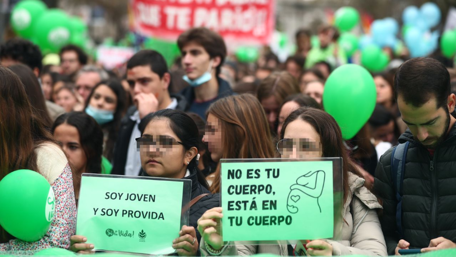 Miles de personas se manifiestan en Madrid contra el aborto