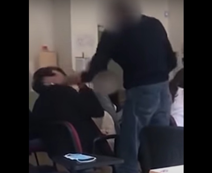 VIDEO Maestro cachetea a estudiante por no usar cubrebocas