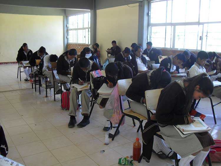 Sin salario trabajan 15 profesores de Tlaola y Chinconcuautla