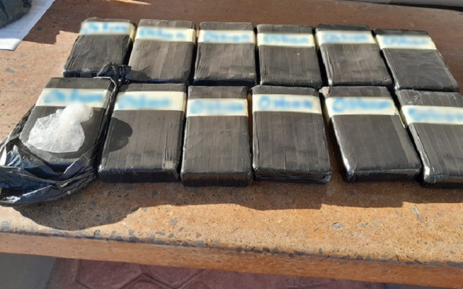 Cae en la aduana con 12 paquetes de cocaína escondidos en su maleta