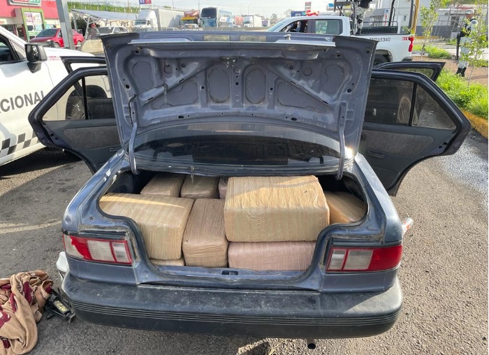 Descubren 223 kilos de marihuana en auto de Carlos e Isamar