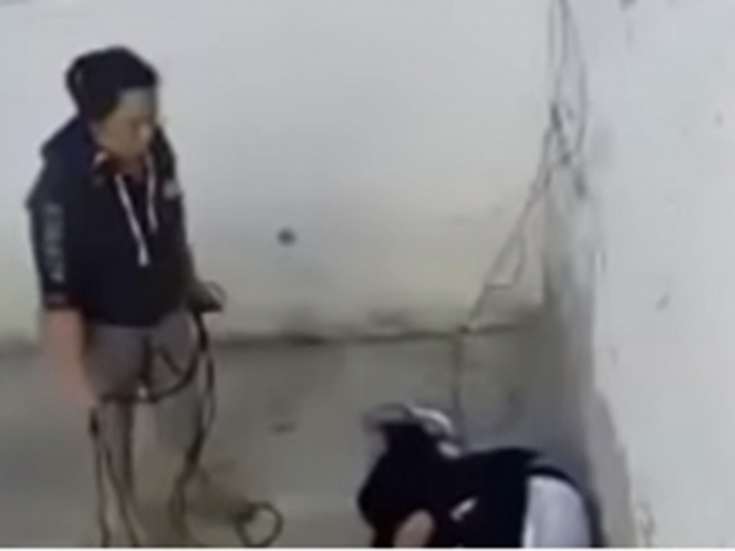 VIDEO Por ofenderla, madre golpea con un cable a su hijo