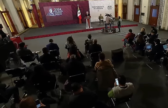 Filtran datos de periodistas que cubren la mañanera de AMLO