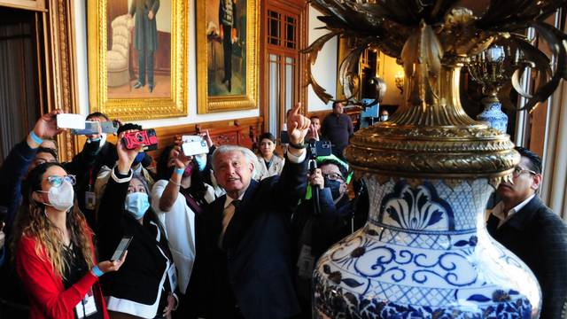 Recorrido de los reporteros de la mañanera a Palacio Nacional por invitación de AMLO