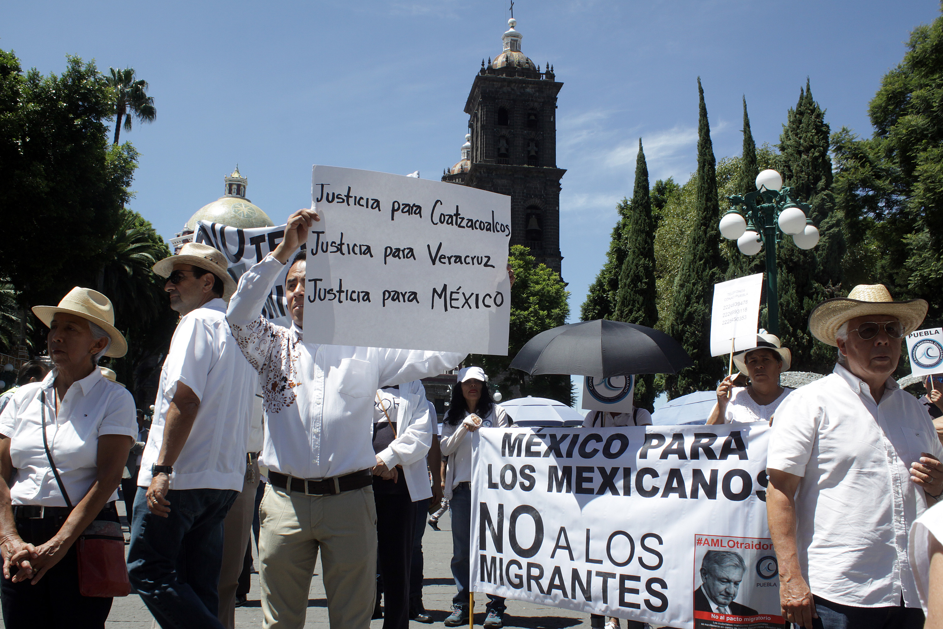 Marcha contra AMLO no reúne ni a 200 personas en Puebla