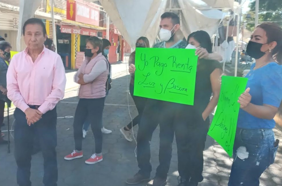 Protestan y cierran vialidad en Tehuacán por colocación de stand de Valle Iluminado