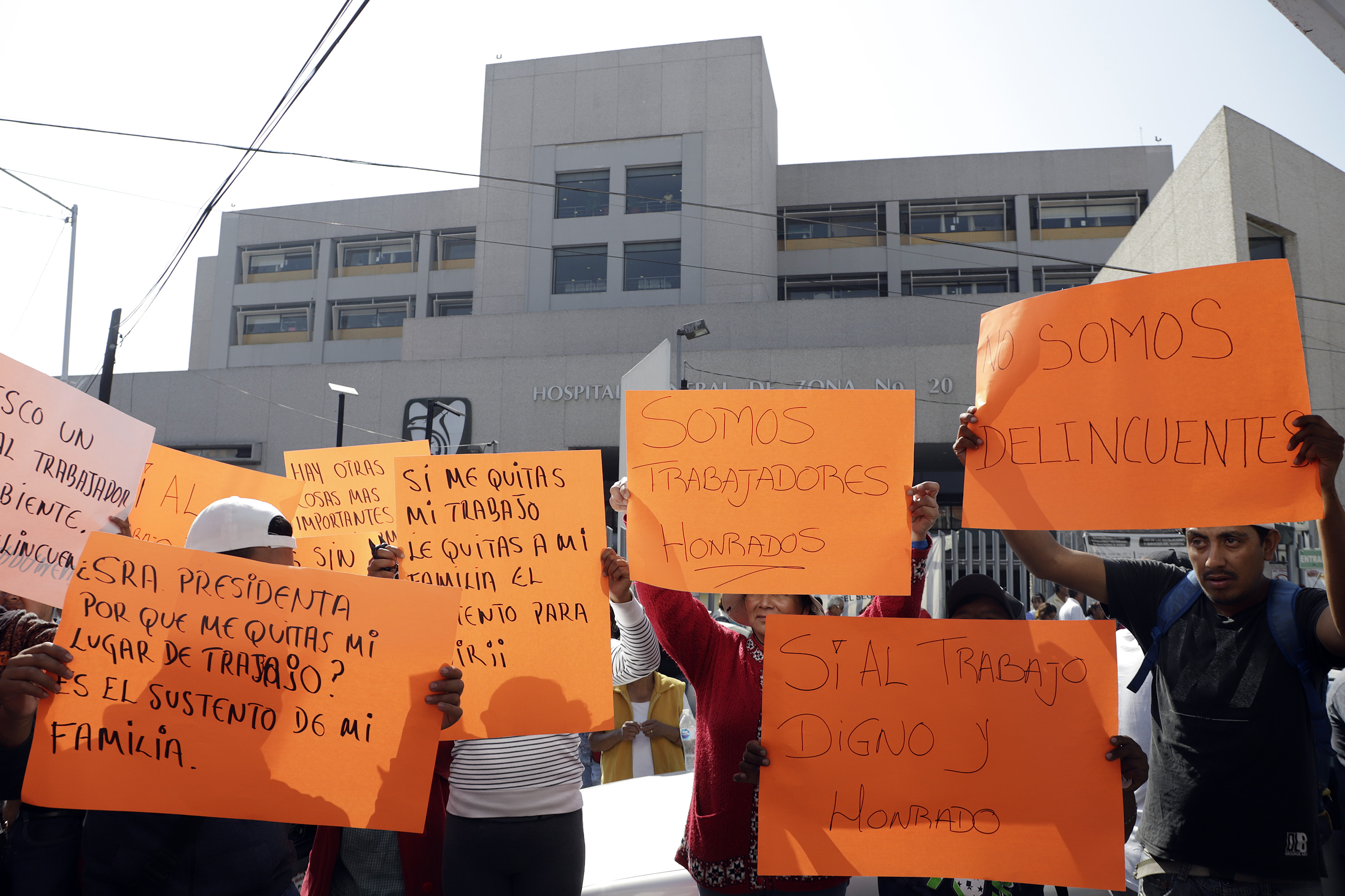 Ambulantes de La Margarita protestan tras ser desalojados