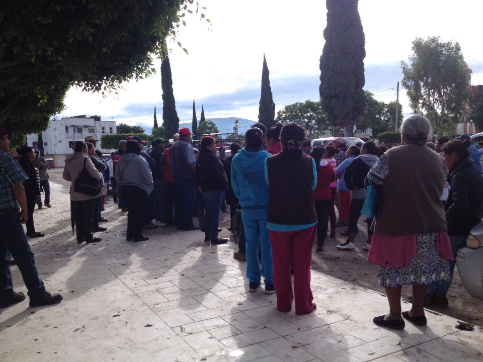 Construcción de cancha ocasiona protesta en Yehualtepec