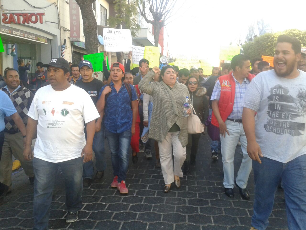 Sindicalizados protestan para pedir destitución de funcionarios en Tehuacán