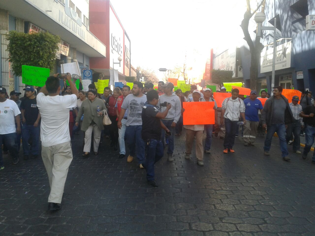 Sindicalizados protestan para pedir destitución de funcionarios en Tehuacán