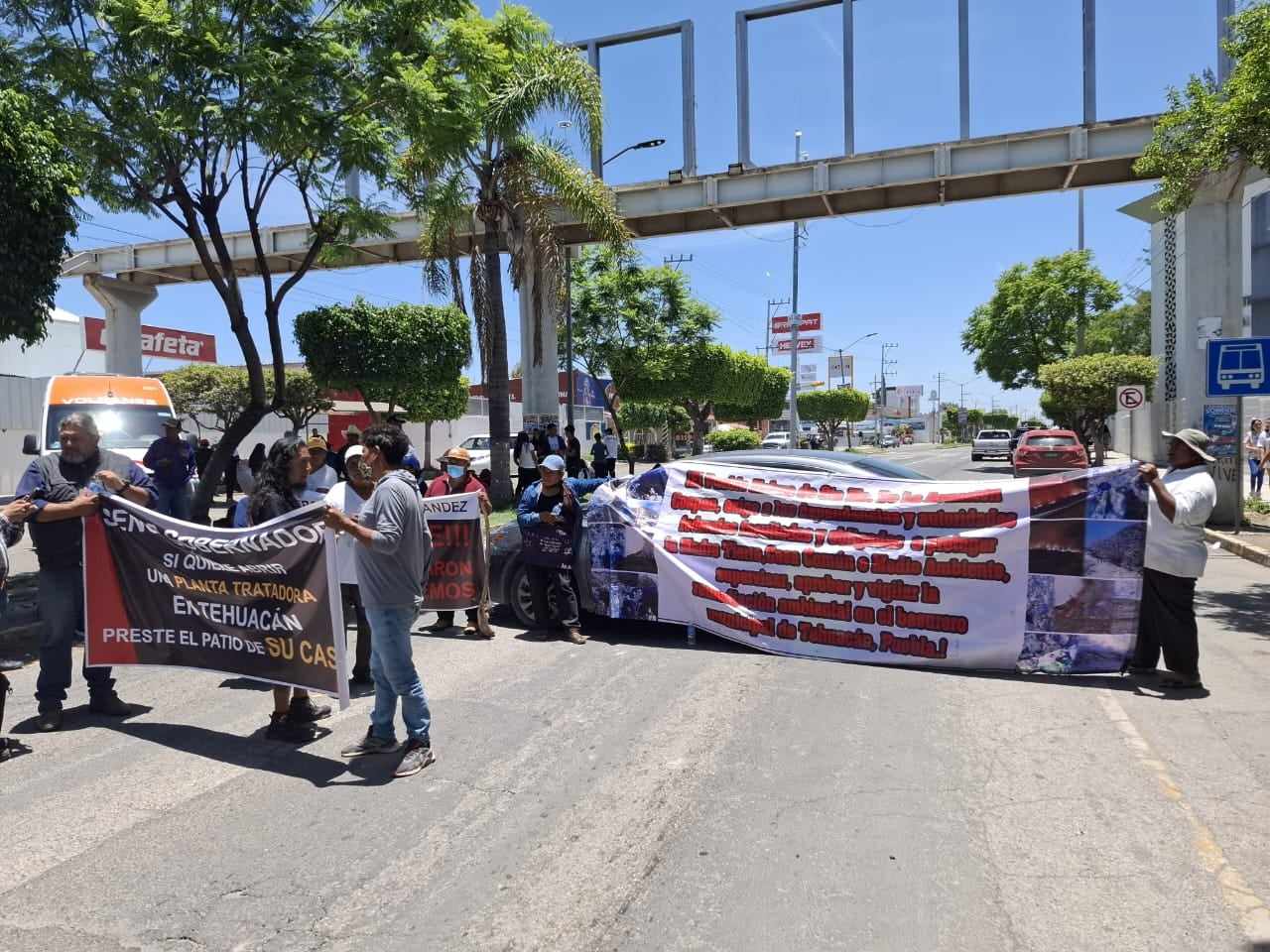 Bloquean vialidad en Tehuacán en protesta contra contaminación de rellenos sanitarios