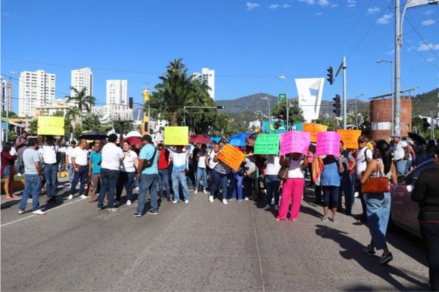 Protestas de docentes en Acapulco por pagos atrasados y prestaciones pendientes