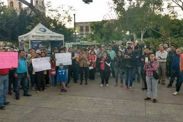 Se manifiestan en Tehuacán frente a casas de legisladores por gasolinazo