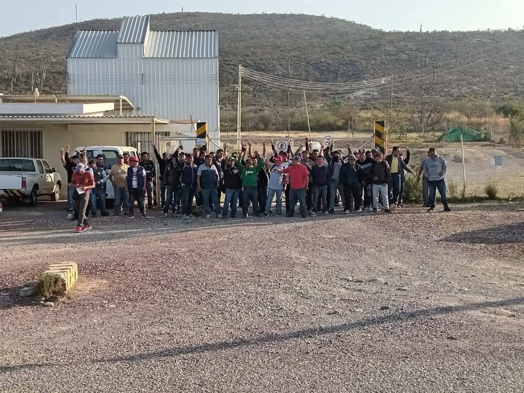 Trabajadores de Sanfer Salud Animal en Tehuacán se manifestaron por falta de pago de utilidades