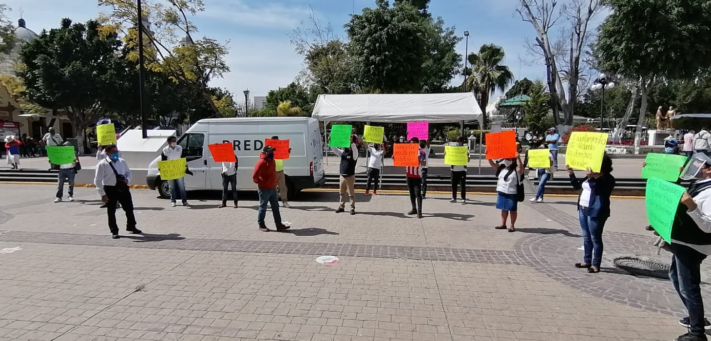 Se manifiestan trabajadores despedidos del ayuntamiento de Tehuacán