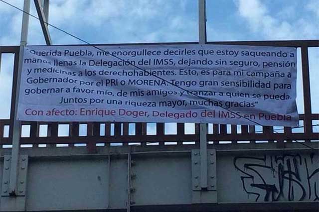 Continúan mantas en contra de Enrique Doger en Tehuacán