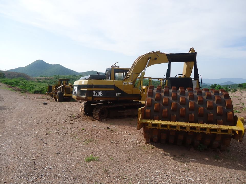 Abandona constructora maquinaria pesada en la Izúcar-Tehuitzingo