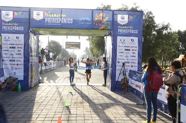 El maratón prehispánico se llevó a cabo con más de 2 mil corredores