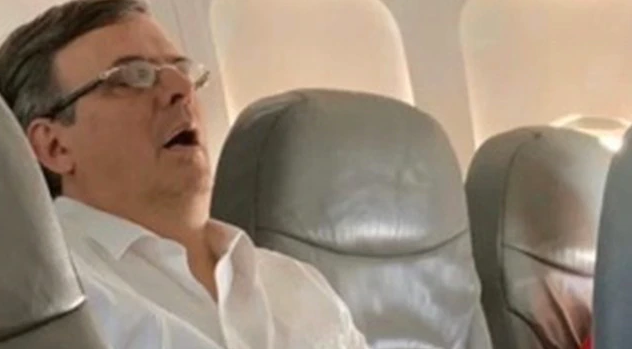 Ebrard soñaba: Despauso la pausa y buen despausador seré. AMLO lo despertó