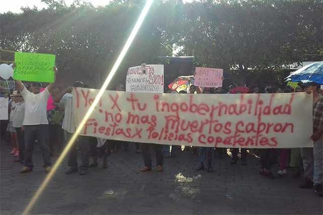 Ignora edil de Izúcar marcha contra inseguridad por deleitar a maestros