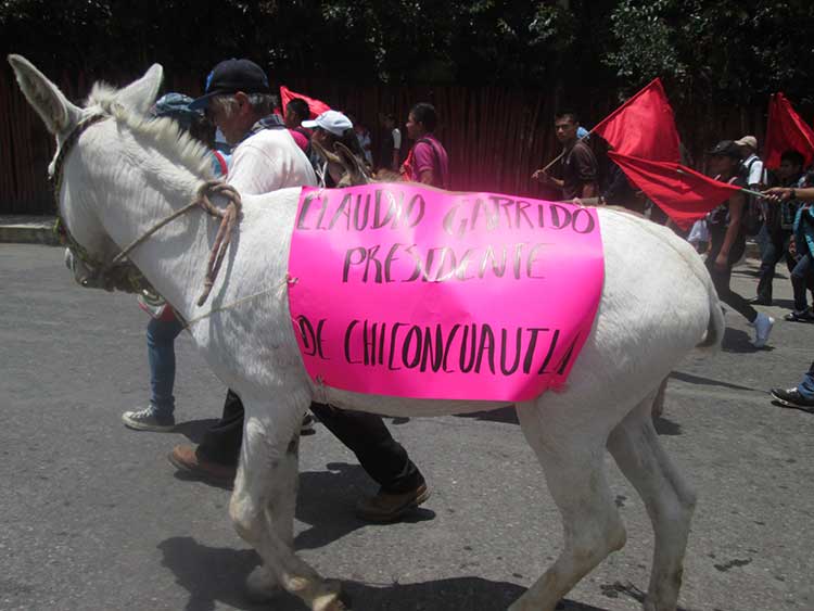 Colapsa Antorcha tráfico en la México-Tuxpan; protestan contra alcaldes