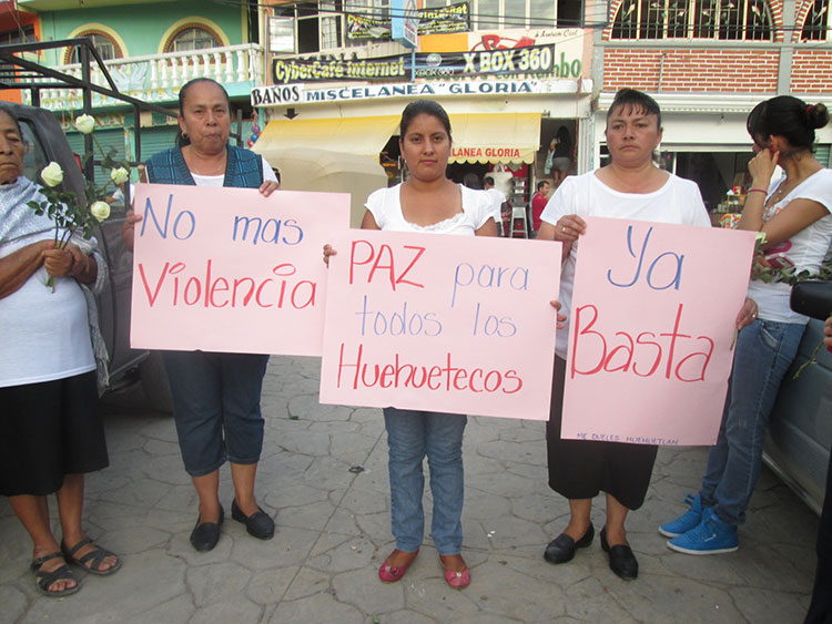 Cientos protestan por inseguridad en Huehuetlán El Grande