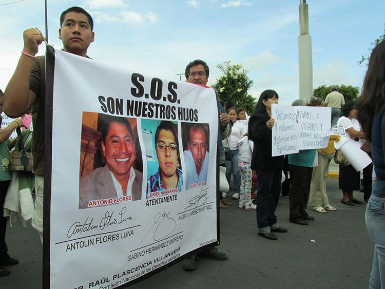 Familiares de desaparecidos marchan en Tehuacán para exigir investigación