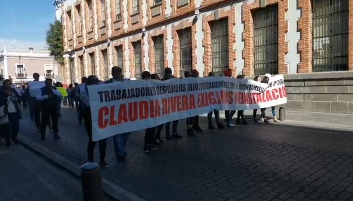 Ex trabajadores exigen a Claudia Rivera ser reinstalados