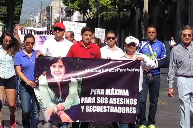Marchan 200 en Tehuacán y exigen justicia para Isarve Cano